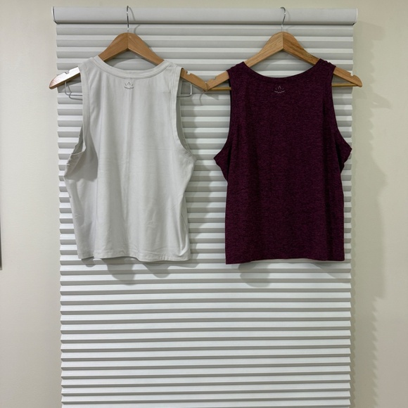 2 x Beyond Yoga Women's Featherweight Tank Tops - Picture 2 of 2